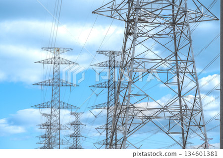 藍天和塔 134601381