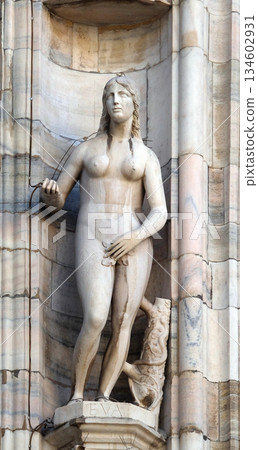 Eve, statue on the Milan Cathedral, Duomo di Santa Maria Nascente, Milan, Lombardy, Italy 134602931