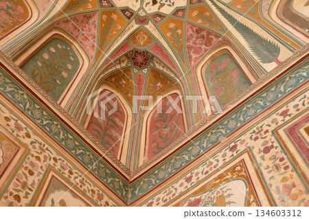 Beautiful ornament on wall of palace in Amber Fort in Jaipur, Rajasthan, India 134603312
