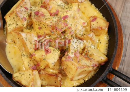 Cheese sauce, bacon, and potato Cheese sauce, bacon, and potato 134604899
