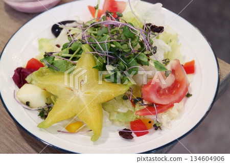 楊桃芽菜健康沙拉 134604906