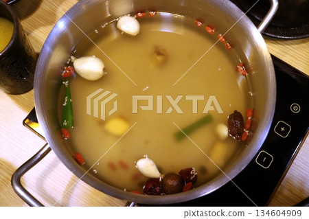 中藥口味的火鍋 134604909