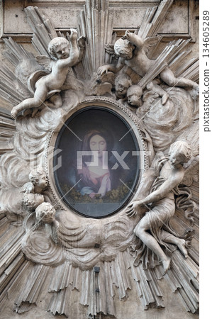Image of Virgin Mary on the facade of a palace in Rome, Italy 134605289