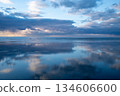 海岬前的雲、海和日落 134606600