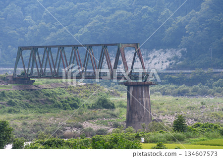 廢棄鐵軌的遺跡 廢棄鐵軌的遺跡 134607573