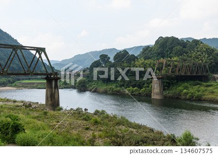 廢棄鐵軌的遺跡 廢棄鐵軌的遺跡 134607575