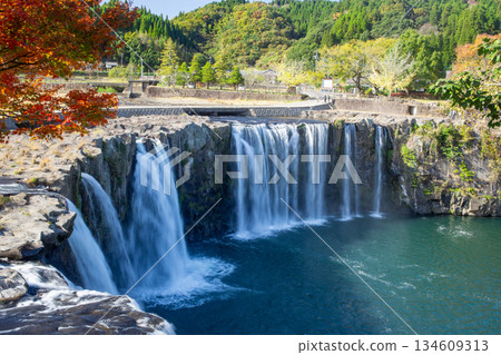 Harajiri Falls and autumn leaves 134609313