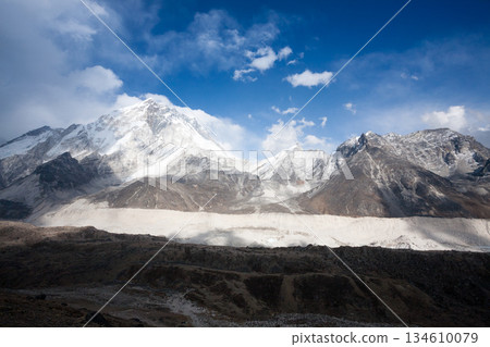 Mountains landscape near Lobuche pass, EBC trekking, Nepal Mountains landscape near Lobuche pass, EBC trekking, Nepal 134610079