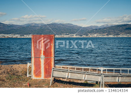 位於不自然位置的置物櫃 [諏訪湖] 134614334