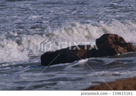 Breaking waves near the seashore Breaking waves near the seashore 134615161