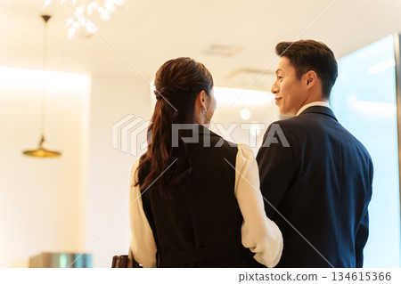情侶、已婚夫婦、約會、伴遊 情侶、已婚夫婦、約會、伴遊 134615366