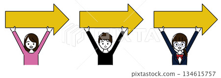 一群微笑的學生手持黃色向右箭頭 134615757