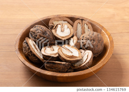  Walnut 134615769