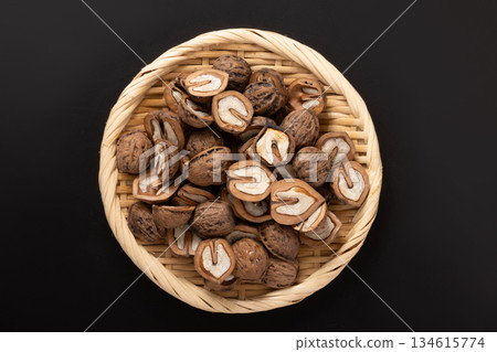 Walnut Walnut 134615774