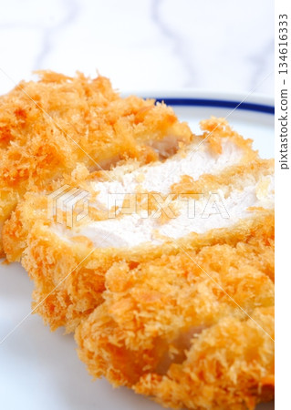 炸豬排 - 美味、新鮮、酥脆的豬排(豬裡肌排) 炸豬排 - 美味、新鮮、酥脆的豬排(豬裡肌排) 134616333