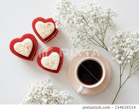 Miniature red velvet cake and black coffee 134616514