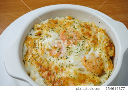 Shrimp gratin 134616877