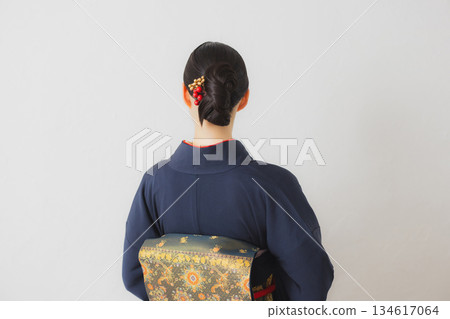 A woman in a kimono 134617064