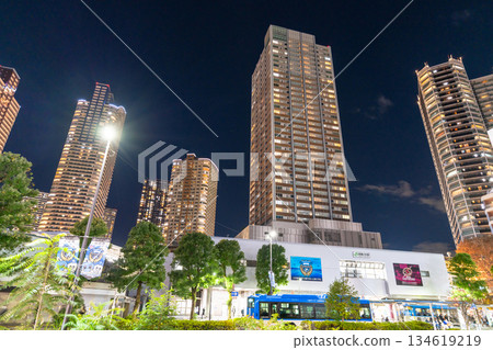 <Kanagawa Prefecture> Night view of Musashi-Kosugi Tower Apartments <Kanagawa Prefecture> Night view of Musashi-Kosugi Tower Apartments 134619219