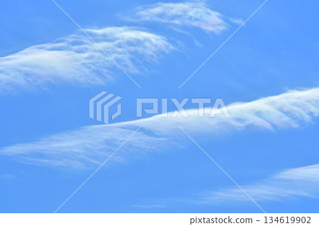 Image of wavy clouds flowing in the blue sky (photographed by fix) 134619902