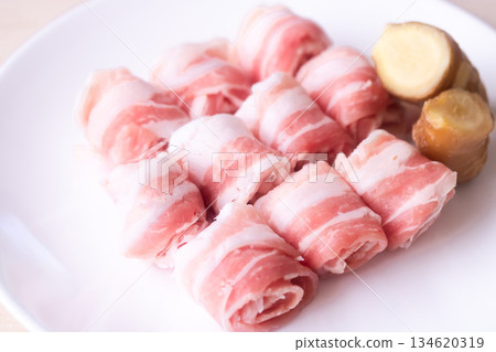 捲起的五花肉片 134620319