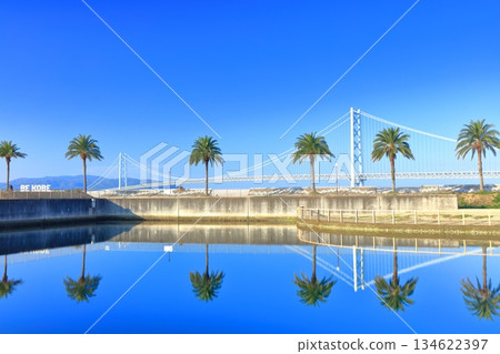 [Hyogo Prefecture] Akashi Kaikyo Bridge on a clear day (Mitsui Outlet Park Marine Pia Kobe) 134622397