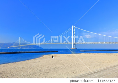 [Hyogo Prefecture] Akashi Kaikyo Bridge on a clear day (Azure Maiko) 134622427