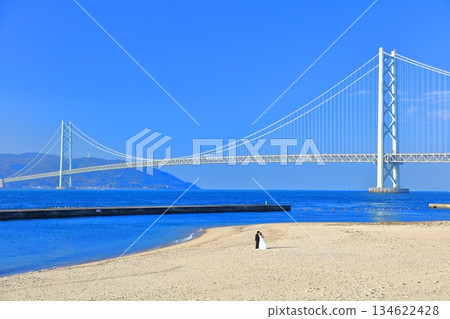 【兵庫縣】晴天的明石海峽大橋（蔚藍舞妓） 134622428