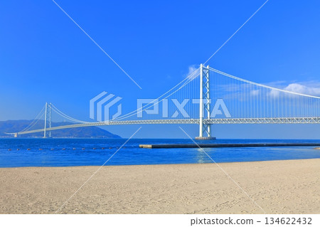 [Hyogo Prefecture] Akashi Kaikyo Bridge on a clear day (Azure Maiko) 134622432