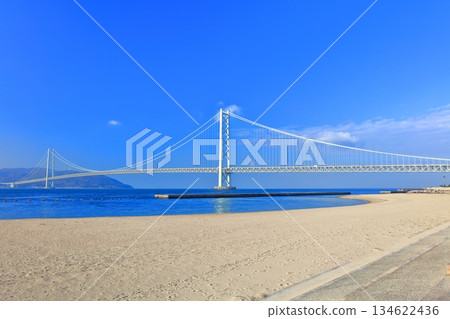 [Hyogo Prefecture] Akashi Kaikyo Bridge on a clear day (Azure Maiko) 134622436