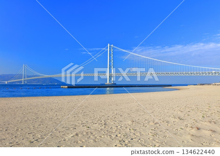 [Hyogo Prefecture] Akashi Kaikyo Bridge on a clear day (Azure Maiko) 134622440
