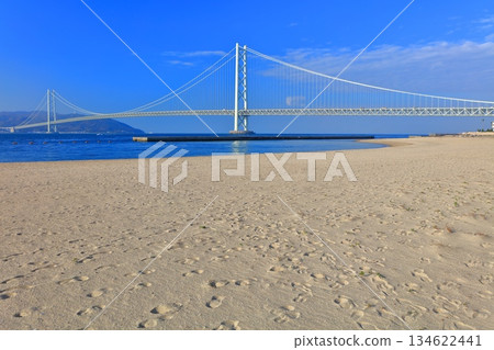 [Hyogo Prefecture] Akashi Kaikyo Bridge on a clear day (Azure Maiko) 134622441