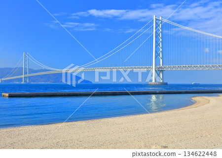 [Hyogo Prefecture] Akashi Kaikyo Bridge on a clear day (Azure Maiko) 134622448