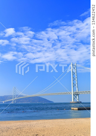 [Hyogo Prefecture] Akashi Kaikyo Bridge on a clear day (Azure Maiko) 134622452