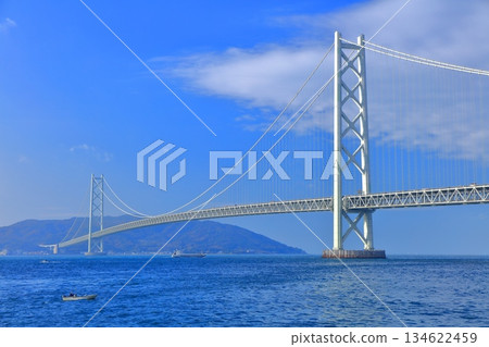 【兵庫縣】晴天的明石海峽大橋（蔚藍舞妓） 134622459