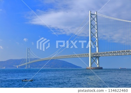 【兵庫縣】晴天的明石海峽大橋（蔚藍舞妓） 134622460