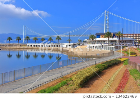 【兵庫縣】晴天的明石海峽大橋（三井奧特萊斯公園 Marine Pia 神戶店） 134622469