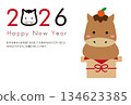 2026年新年賀卡：馬臉圖案、裝飾字母「2026」和棕色鏡餅（年糕）。 134623385