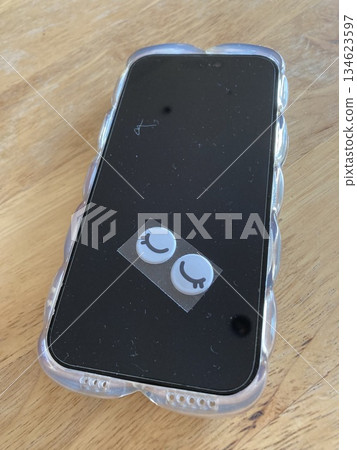 智慧型手機和獨特貼紙 智慧型手機和獨特貼紙 134623597