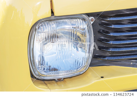 舊車的車燈 134623724