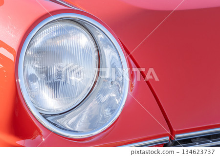 Headlight of the old car 134623737