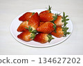 Fresh, juicy, sweet red strawberries. 134627202