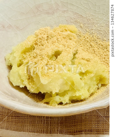 天草當地特色美食「Nettabo」—用大豆粉製成的紅薯麻糬 天草當地特色美食「Nettabo」—用大豆粉製成的紅薯麻糬 134627874