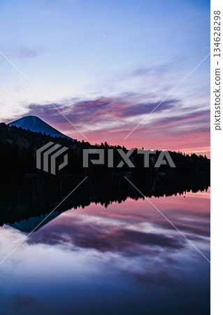 黎明前的寂靜中的奧內托 134628298