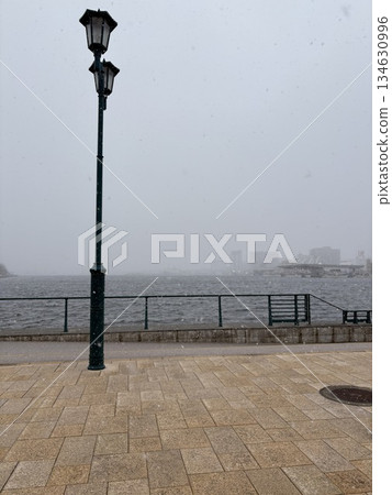 函館港下雪了 134630996