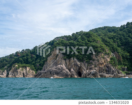 Sasagawa Nagare in late summer as seen from a sightseeing boat, Murakami, Niigata 134631020