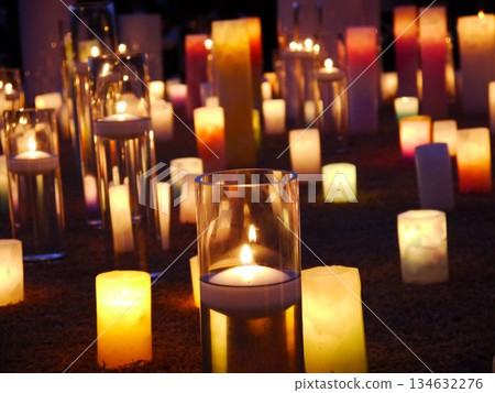 多彩多姿的蠟燭 多彩多姿的蠟燭 134632276