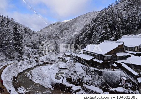 Jigokudani Onsen in winter, Nagano Prefecture 134632383