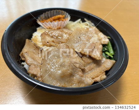 Pork rib rice bowl 134632524