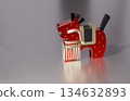 傳統工藝品，飾以紅色駿馬圖案 / 3D模型 134632893
